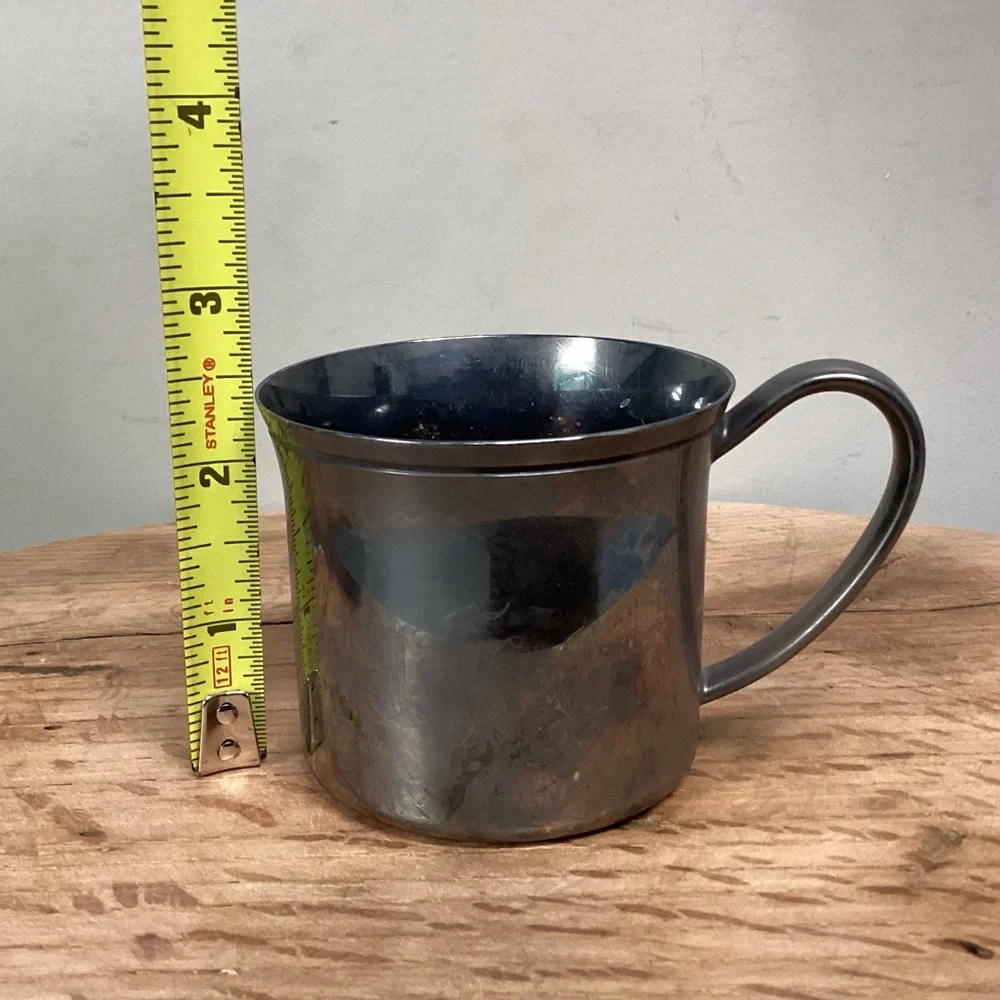 ⚫️ Vintage - Silver Plate Baby’s - Toddlers Cup with Cute Bear Design on base